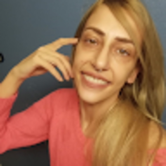 Meet your Posher, Emily - Picture 1 of 4